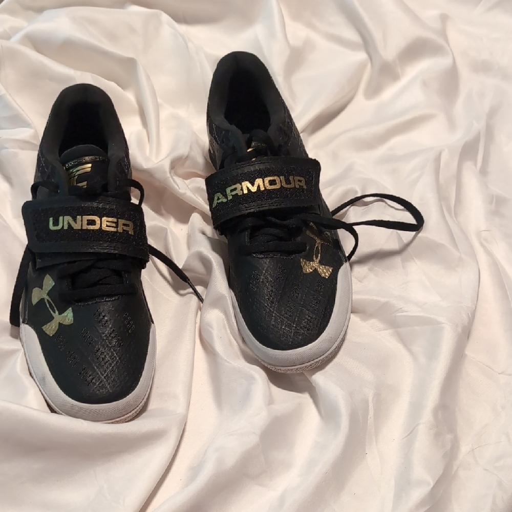 Under Armour Black Sneakers Sleek Modern Design